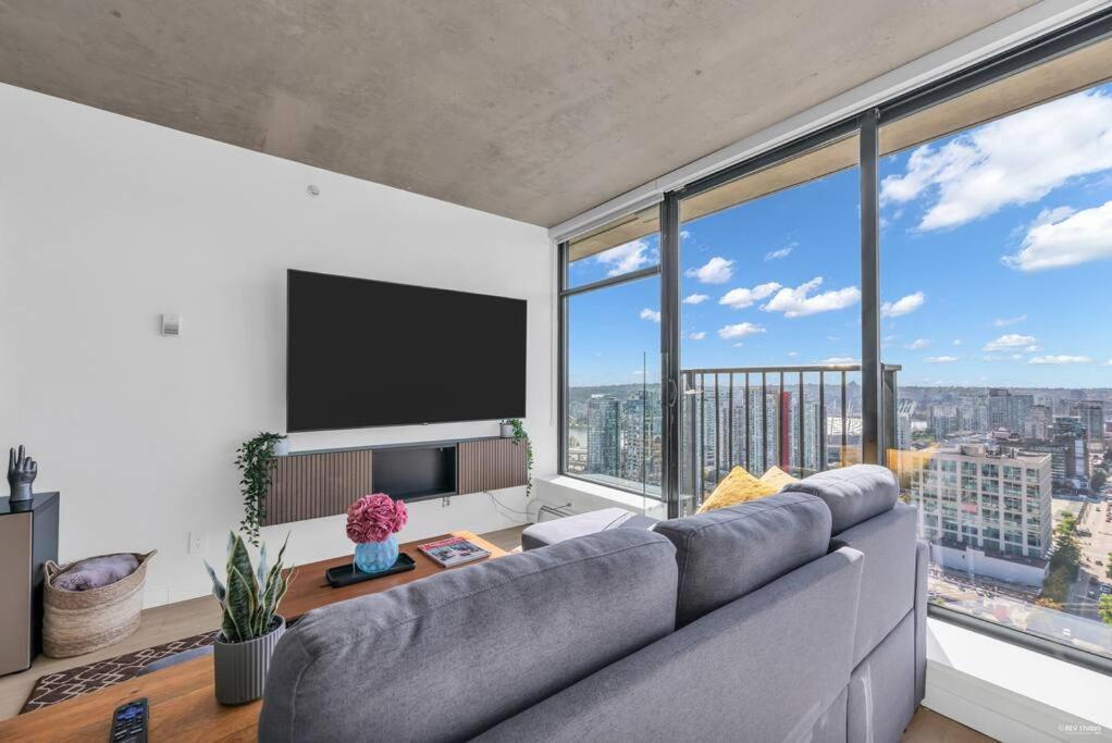 Skyview, 40Th Floor! 2Br Condo In Downtown Vancouver Luaran gambar
