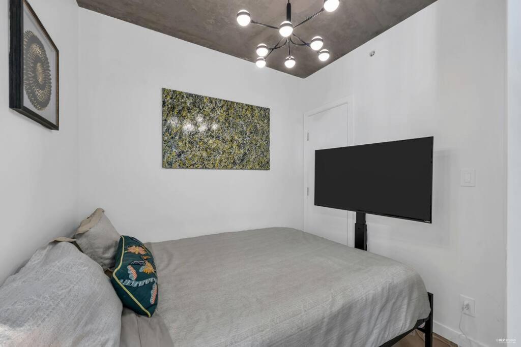 Skyview, 40Th Floor! 2Br Condo In Downtown Vancouver Luaran gambar