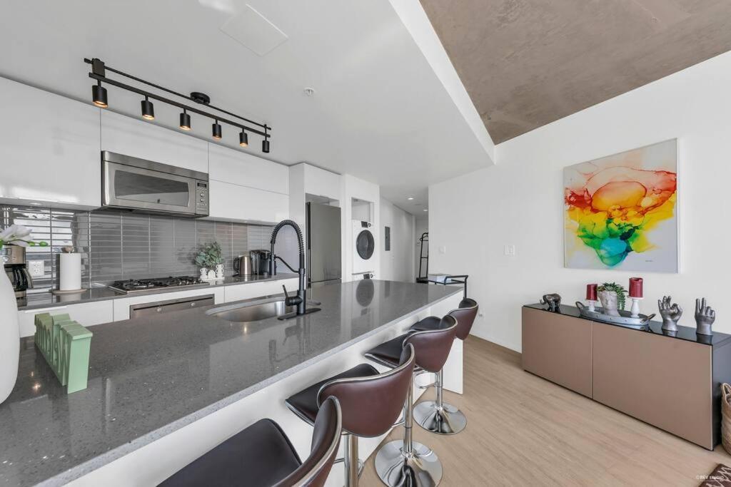 Skyview, 40Th Floor! 2Br Condo In Downtown Vancouver Luaran gambar